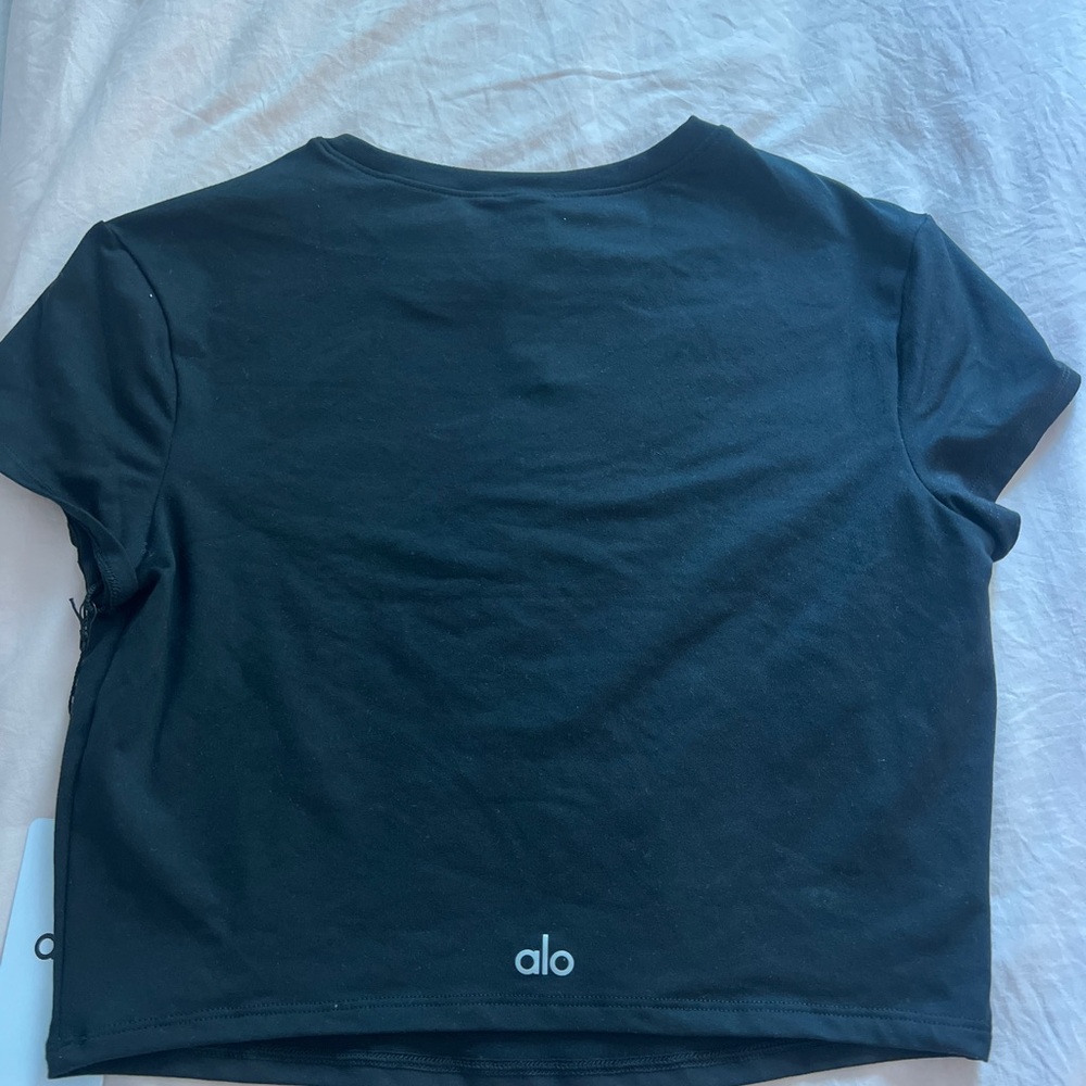 ALO Yoga Black Short Sleeve Tee - Picture 2 of 3